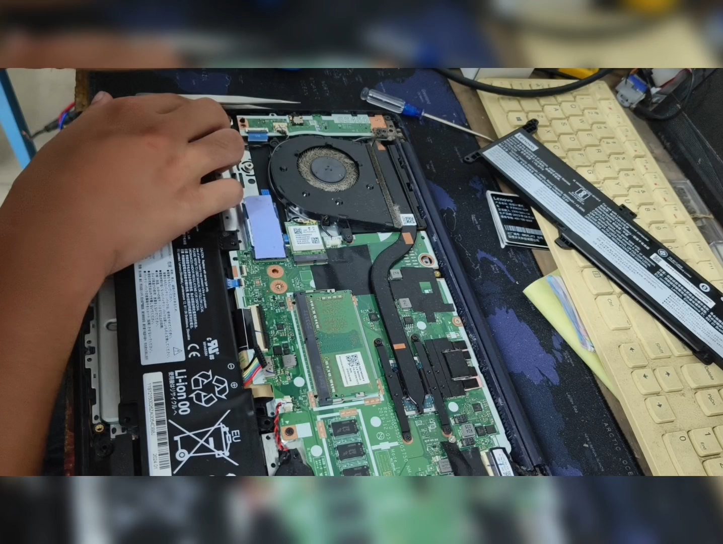 聯(lián)想品牌筆記本電腦更換內(nèi)置電池的專業(yè)指南