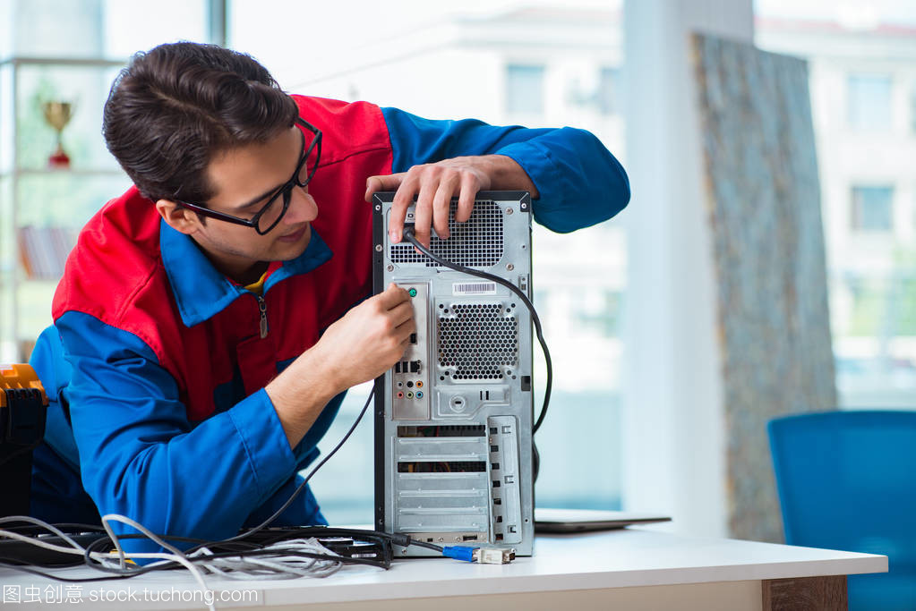 幕后守護(hù)者 IT車間計(jì)算機(jī)維修工的日常與技藝